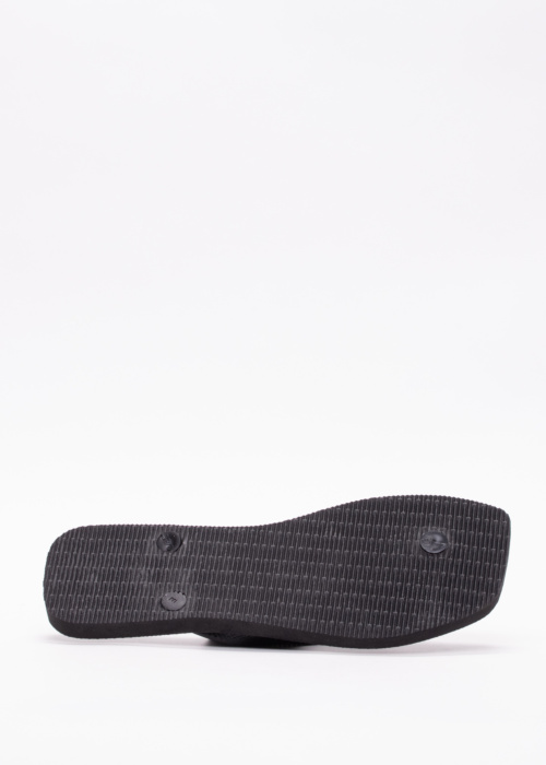 Havaianas šlepetės per pirštą