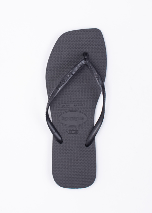 Havaianas šlepetės per pirštą