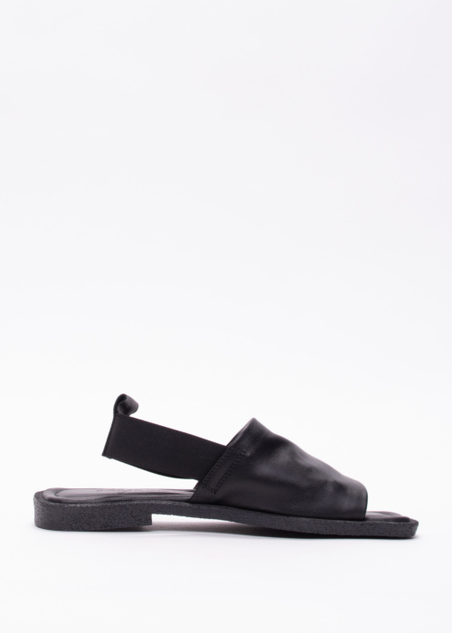 Molly Bessa bateliai