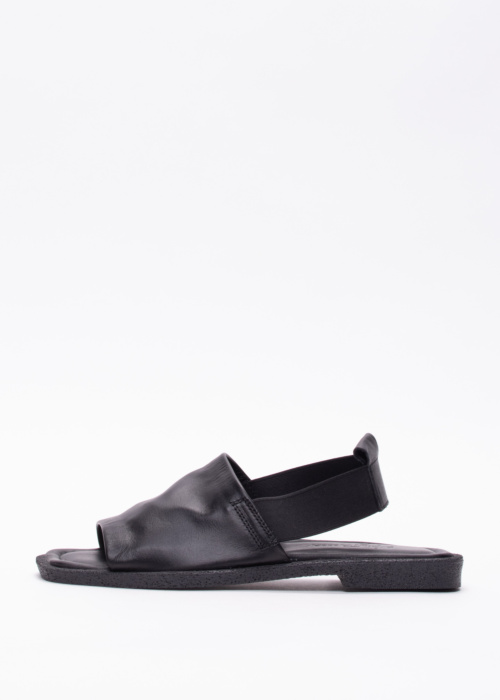 Molly Bessa bateliai