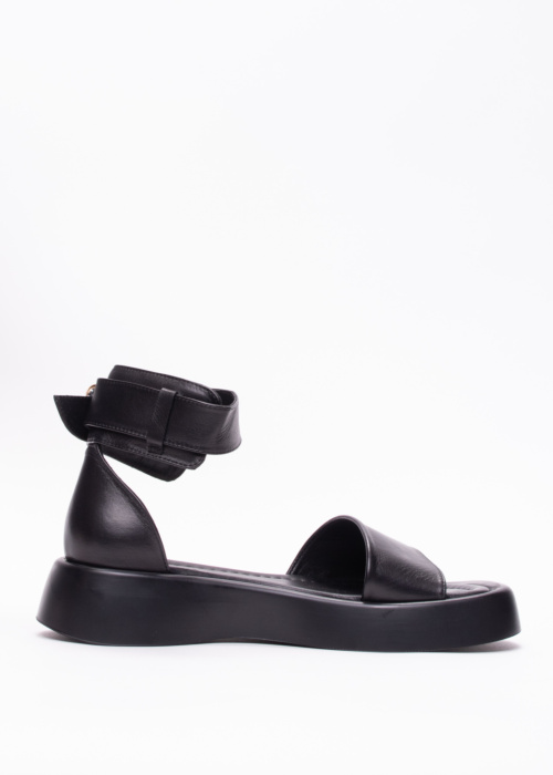 Molly Bessa bateliai