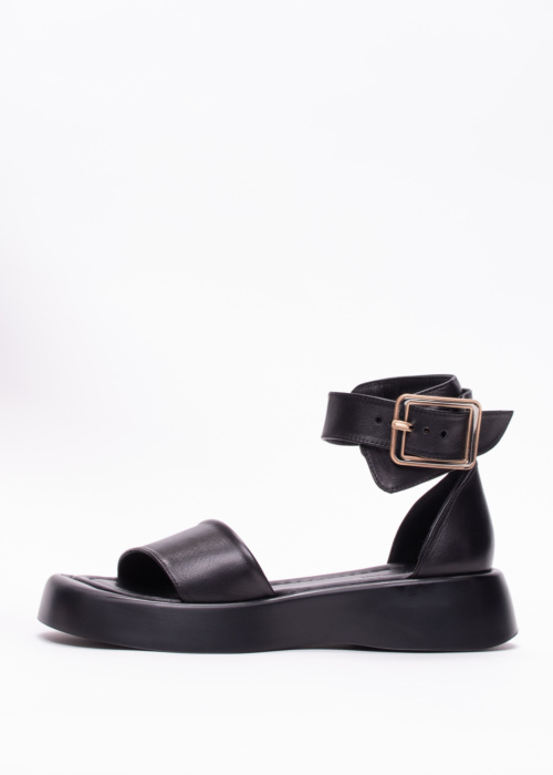 Molly Bessa bateliai