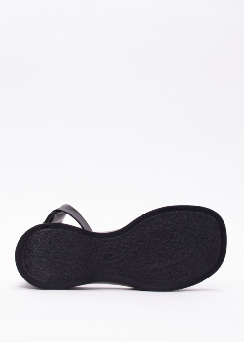 Molly Bessa bateliai