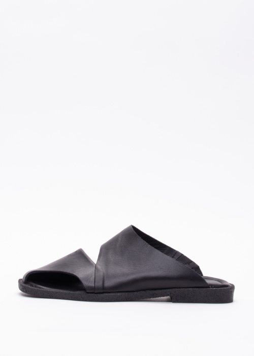 Molly Bessa bateliai