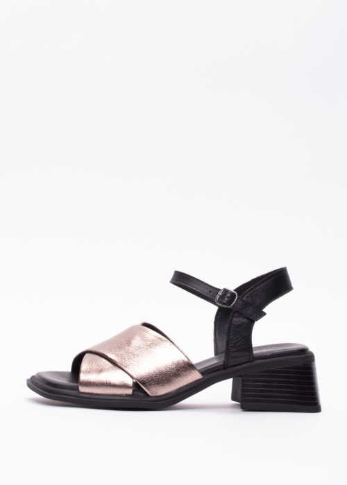 Molly Bessa bateliai