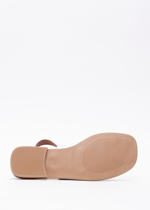 Molly Bessa bateliai