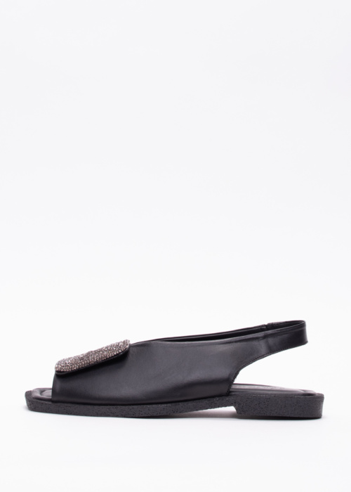 Molly Bessa bateliai