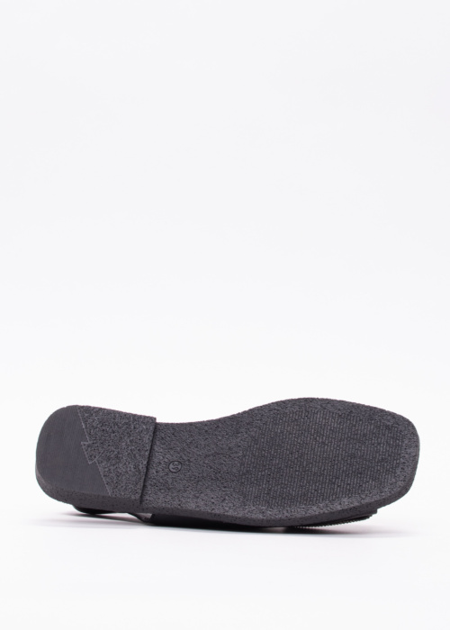 Molly Bessa bateliai