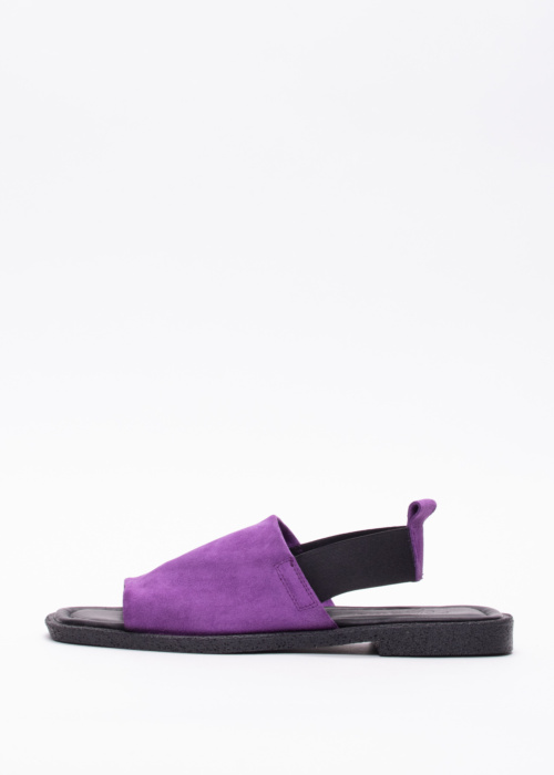 Molly Bessa bateliai