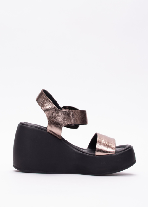 Molly Bessa bateliai