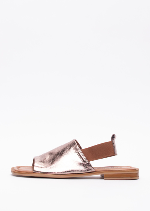 Molly Bessa bateliai