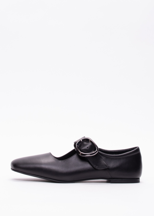 Molly Bessa bateliai