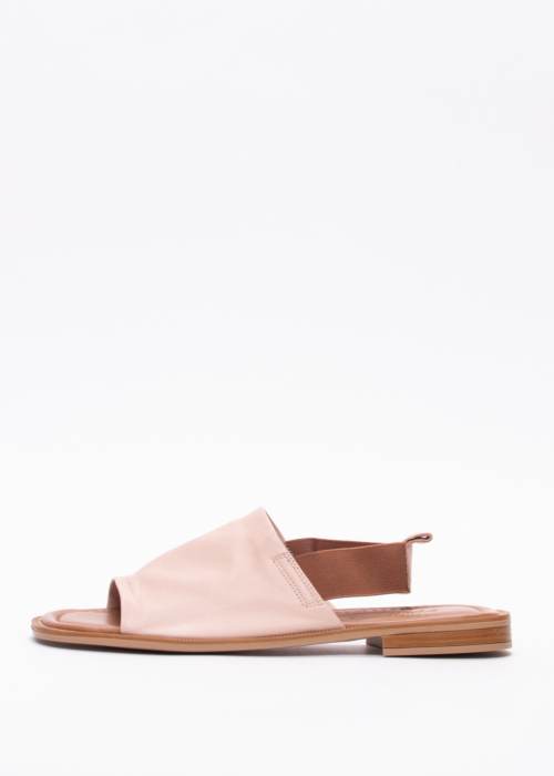 Molly Bessa bateliai