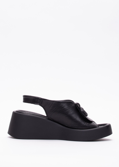 Molly Bessa bateliai