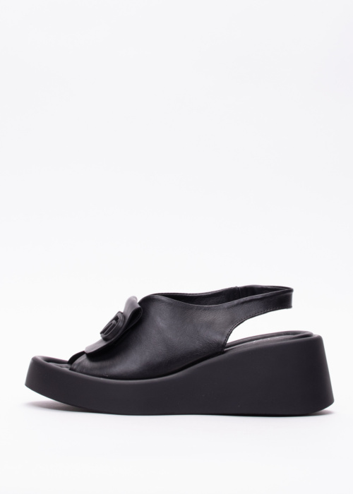 Molly Bessa bateliai