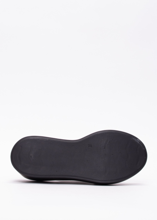 Molly Bessa bateliai