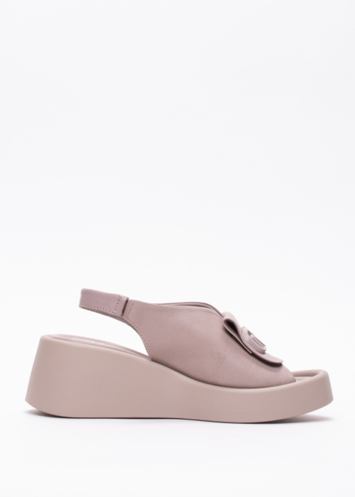 Molly Bessa bateliai