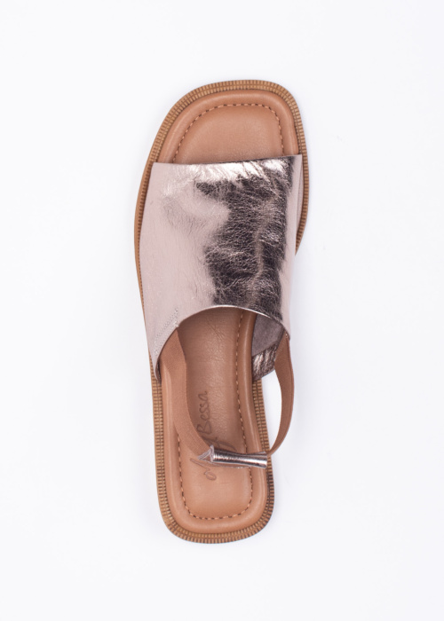 Molly Bessa bateliai