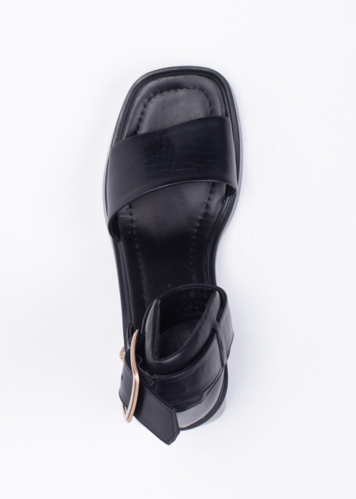 Molly Bessa bateliai