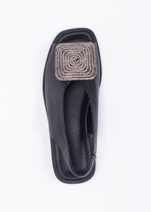 Molly Bessa bateliai