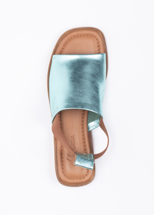 Molly Bessa bateliai