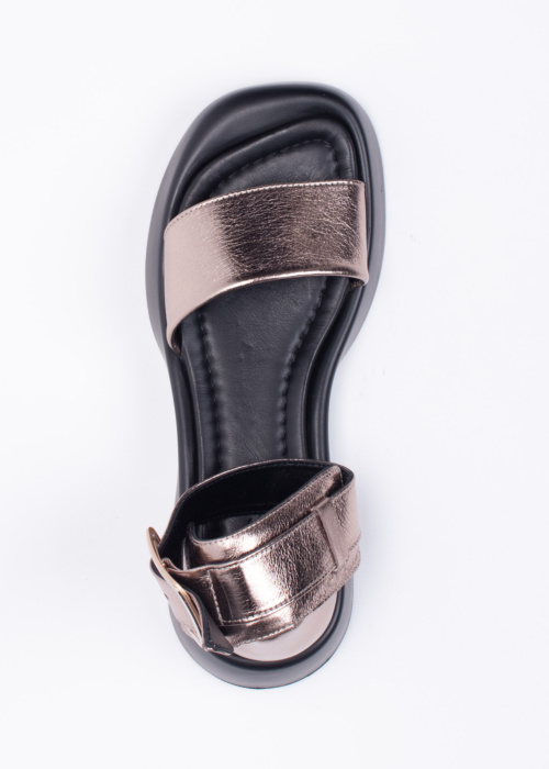 Molly Bessa bateliai