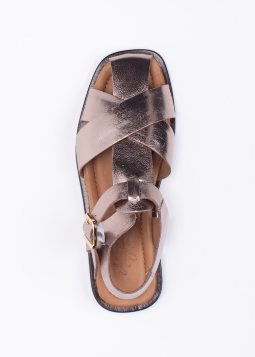 Molly Bessa bateliai