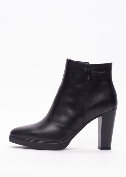 NeroGiardini aulinukai