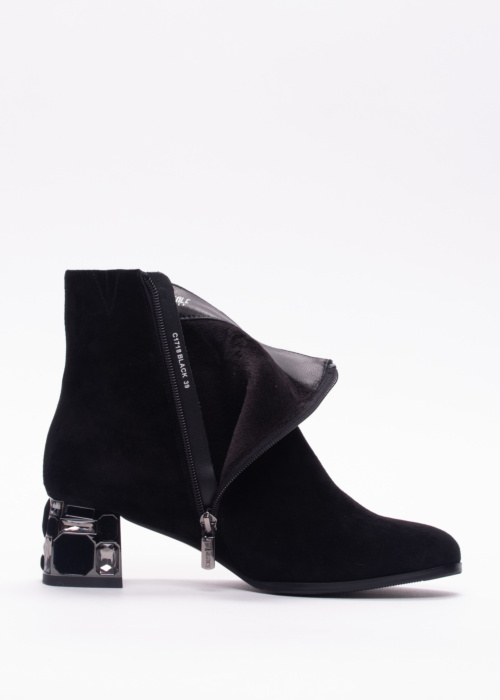 Loretta Vitale aulinukai