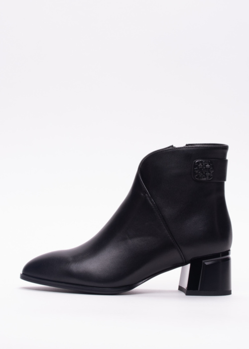 Loretta Vitale aulinukai