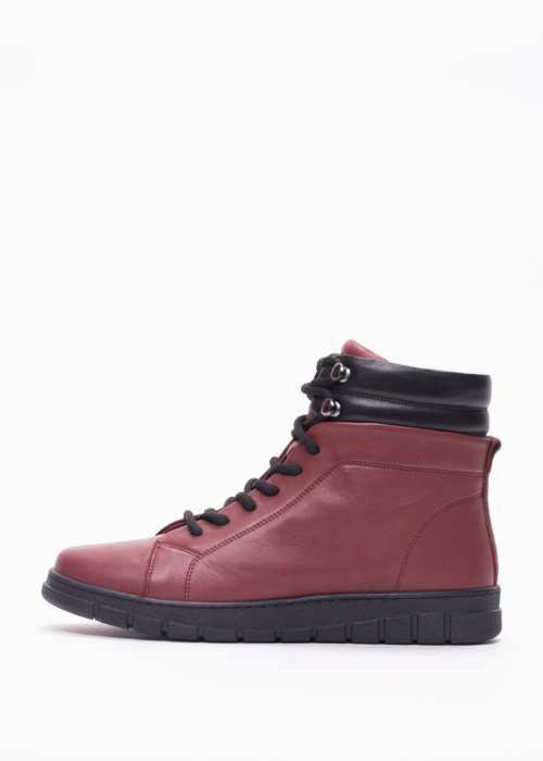 Molly Bessa aulinukai