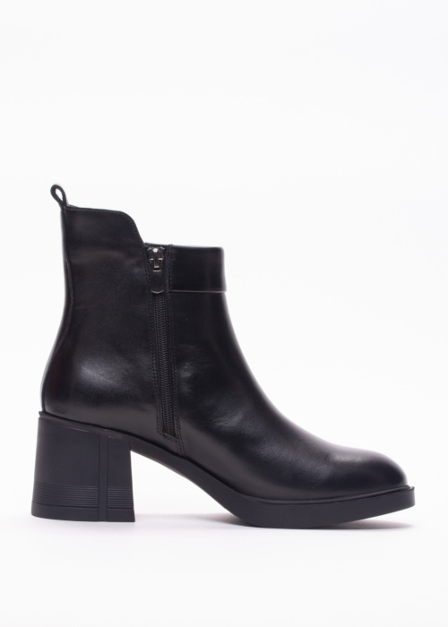 Molly Bessa aulinukai