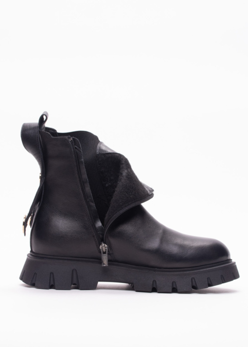 Molly Bessa aulinukai