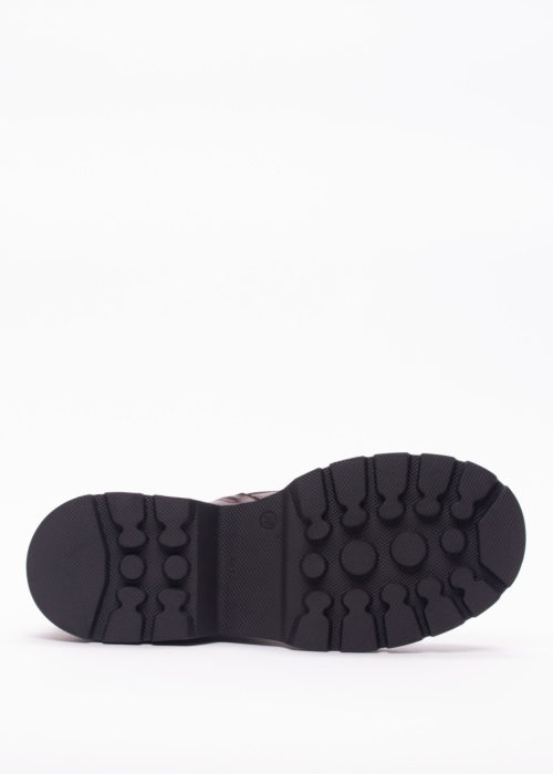 Molly Bessa aulinukai