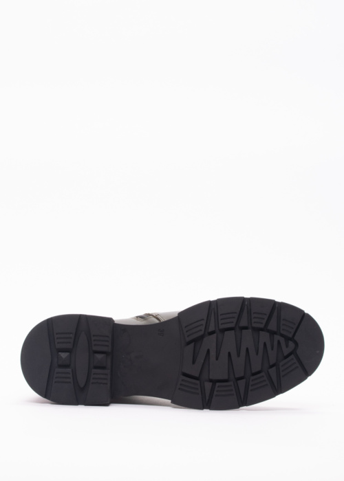 Molly Bessa aulinukai