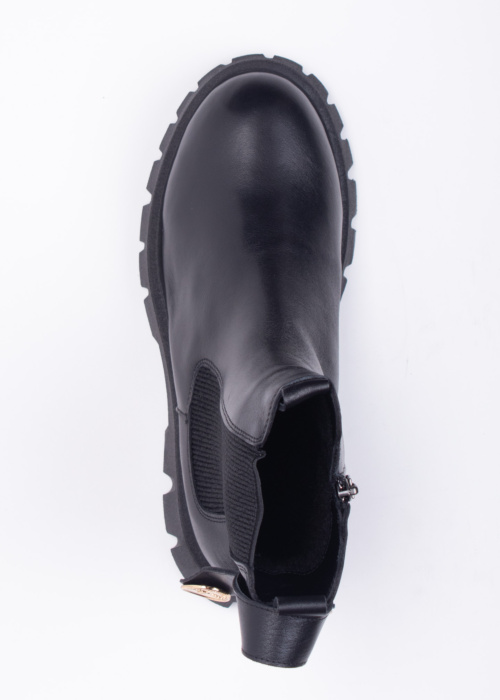 Molly Bessa aulinukai