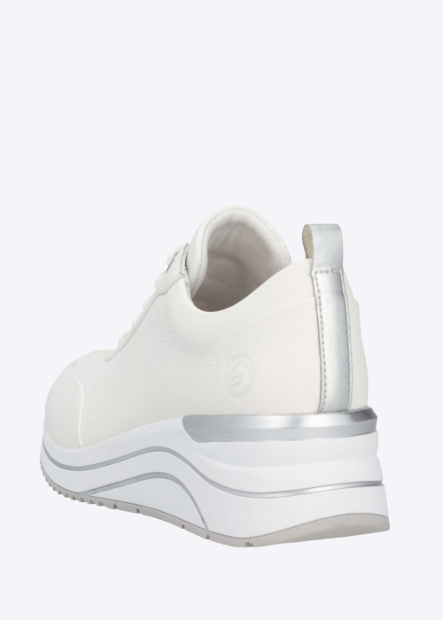 Remonte laisvalaikio bateliai