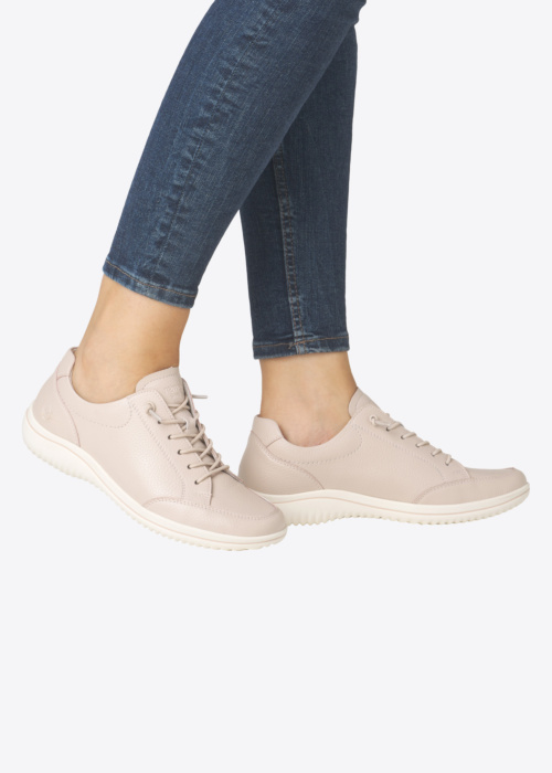 Remonte laisvalaikio bateliai