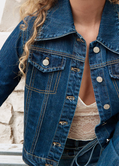 Molly Bracken striukė