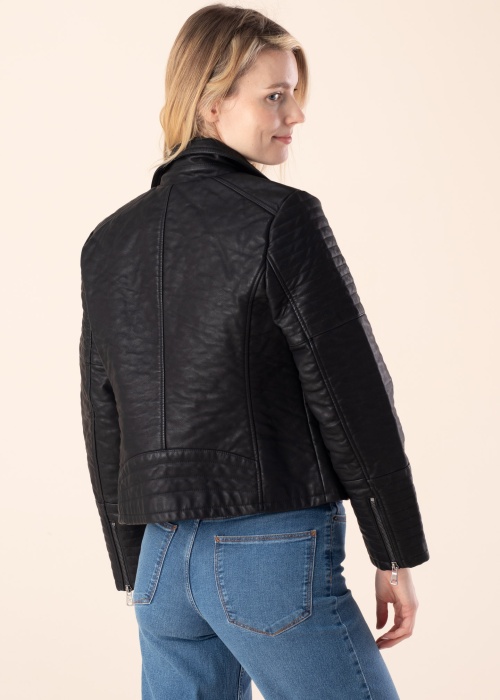 b.young striukė Basio