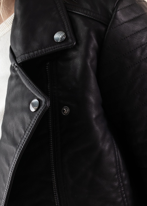 b.young striukė Basio