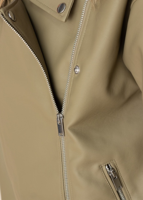 Noisy May striukė Paulina