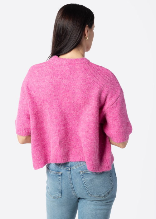 b.young megztinis Otia