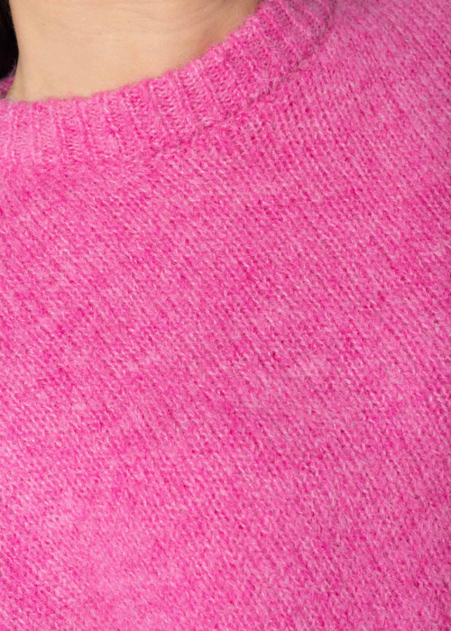 b.young megztinis Otia