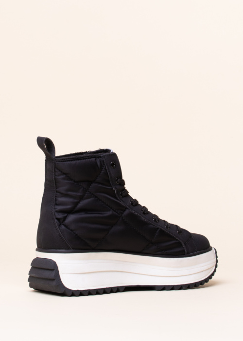 SJ laisvalaikio bateliai