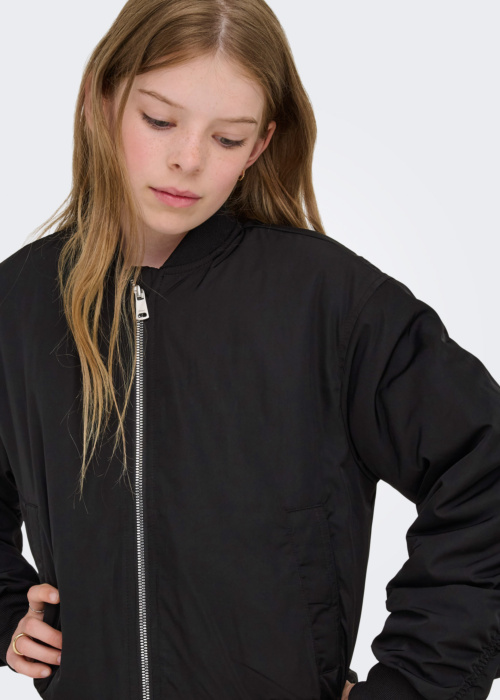 Only pavasario-rudens striukė Minna