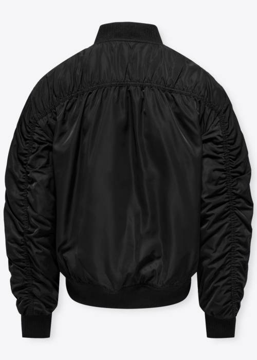 Only pavasario-rudens striukė Minna