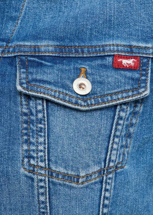 Mustang striukė Santa