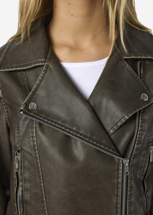 Noisy May striukė Nelly