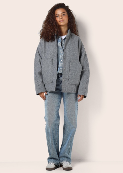 Noisy May Striukės-bomberiai Halston